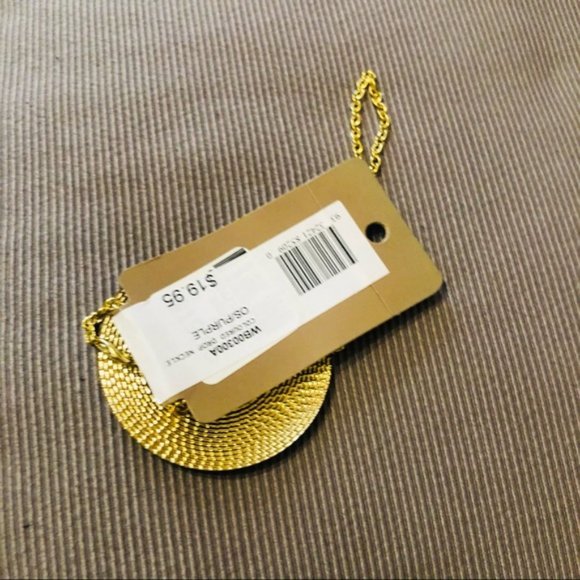 Beautiful Shiny Round Pendant Necklace - Picture 3 of 7